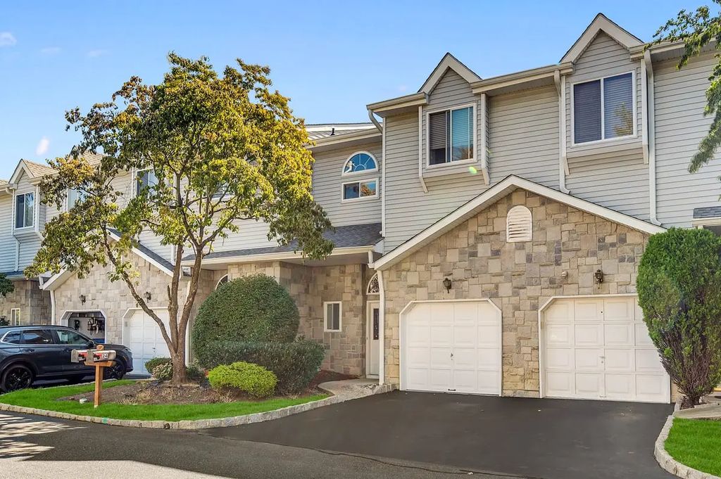24 Catherine Court, Laurence Harbor