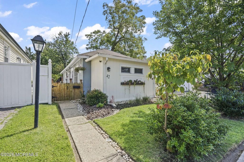 42 East Avenue, Atlantic Highlands