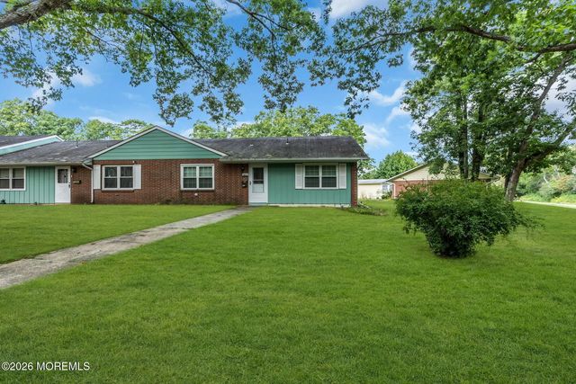 58f Buckingham Dr., Lakewood
