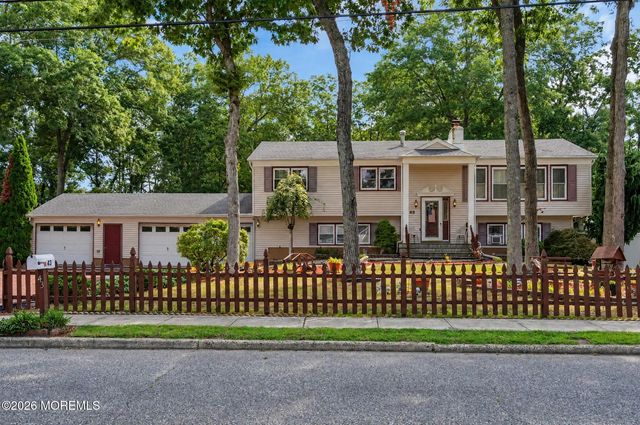 43 Cranmer Road, Bayville