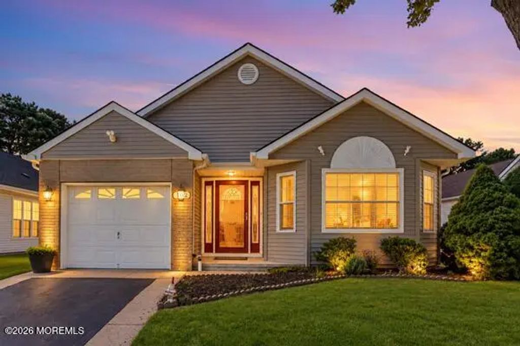 102 Canterbury Lane, Toms River