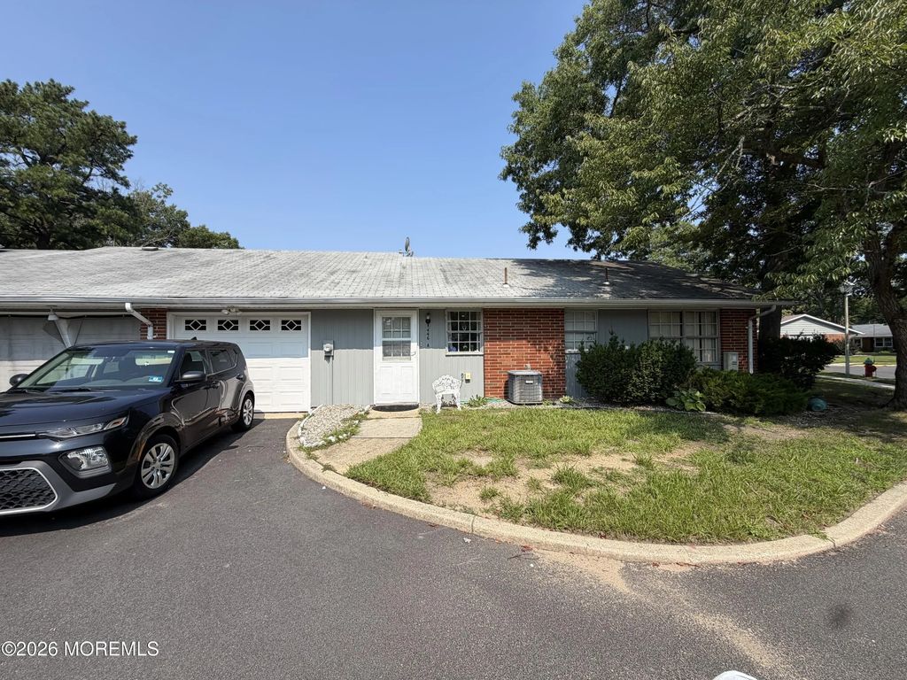 446a Cheshire Court 1001, Lakewood