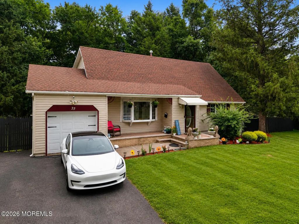 33 Heather Drive, Manalapan