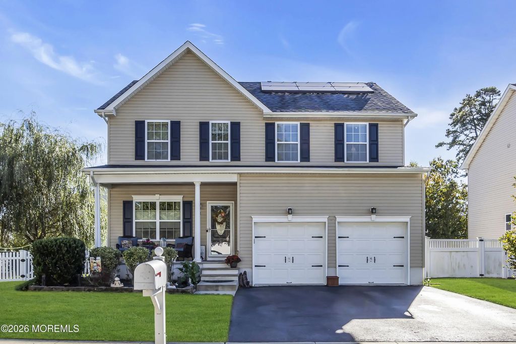 62 Bridle Path, Bayville