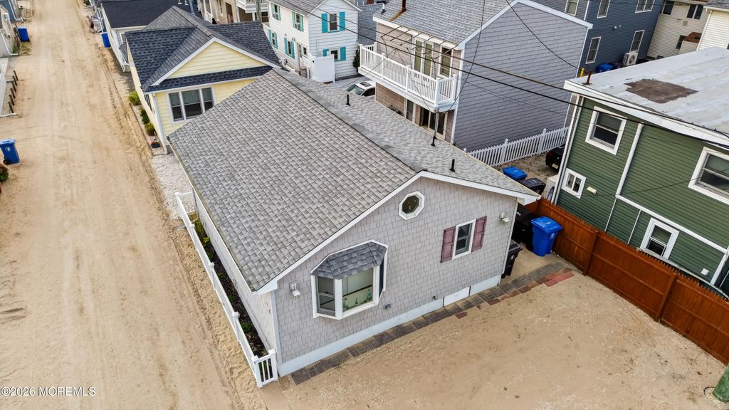 22 E Kingfisher Way, Lavallette