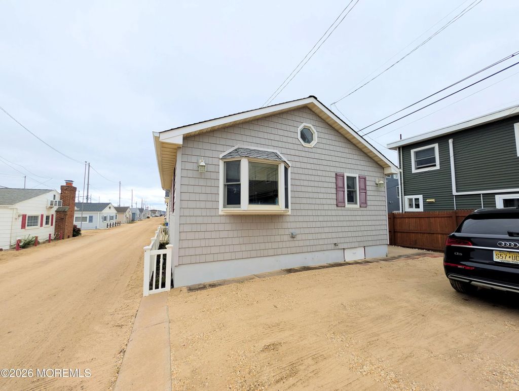 22 E Kingfisher Way, Lavallette