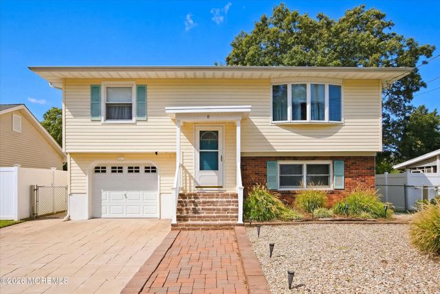 8 Frankies Lane, Toms River