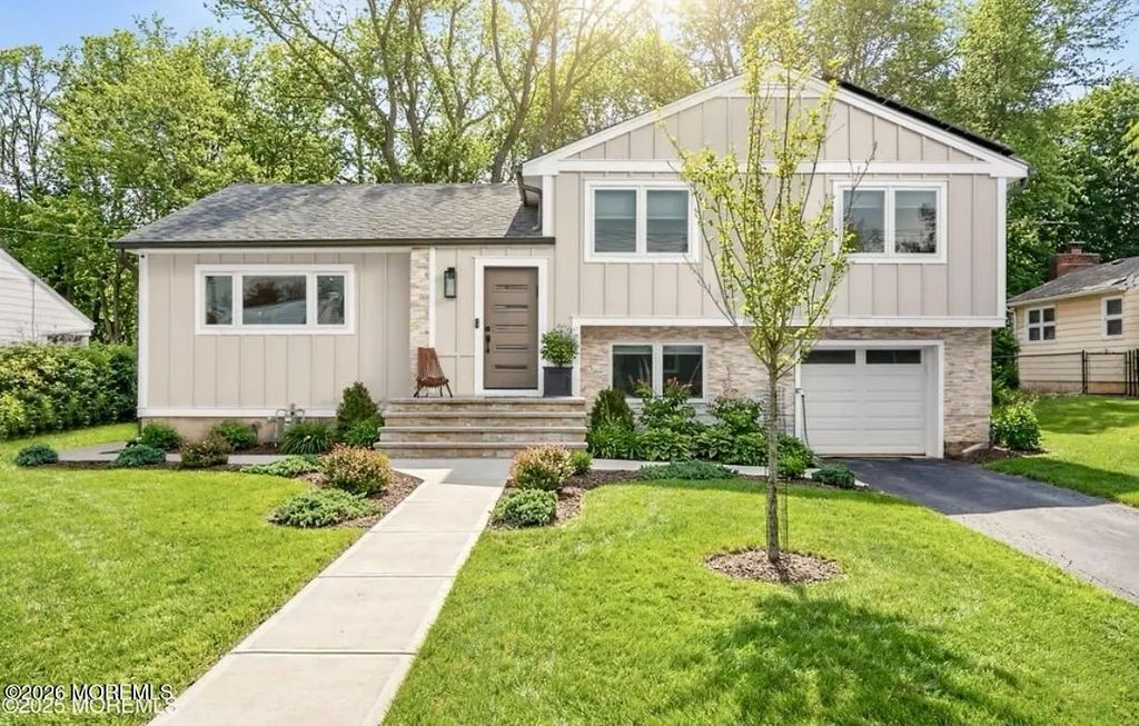 11 Nolan Drive, West Long Branch
