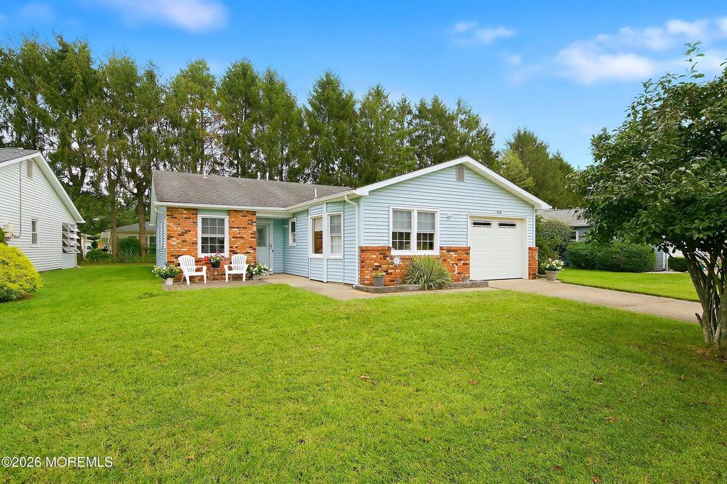 150 Lions Head Boulevard S, Brick