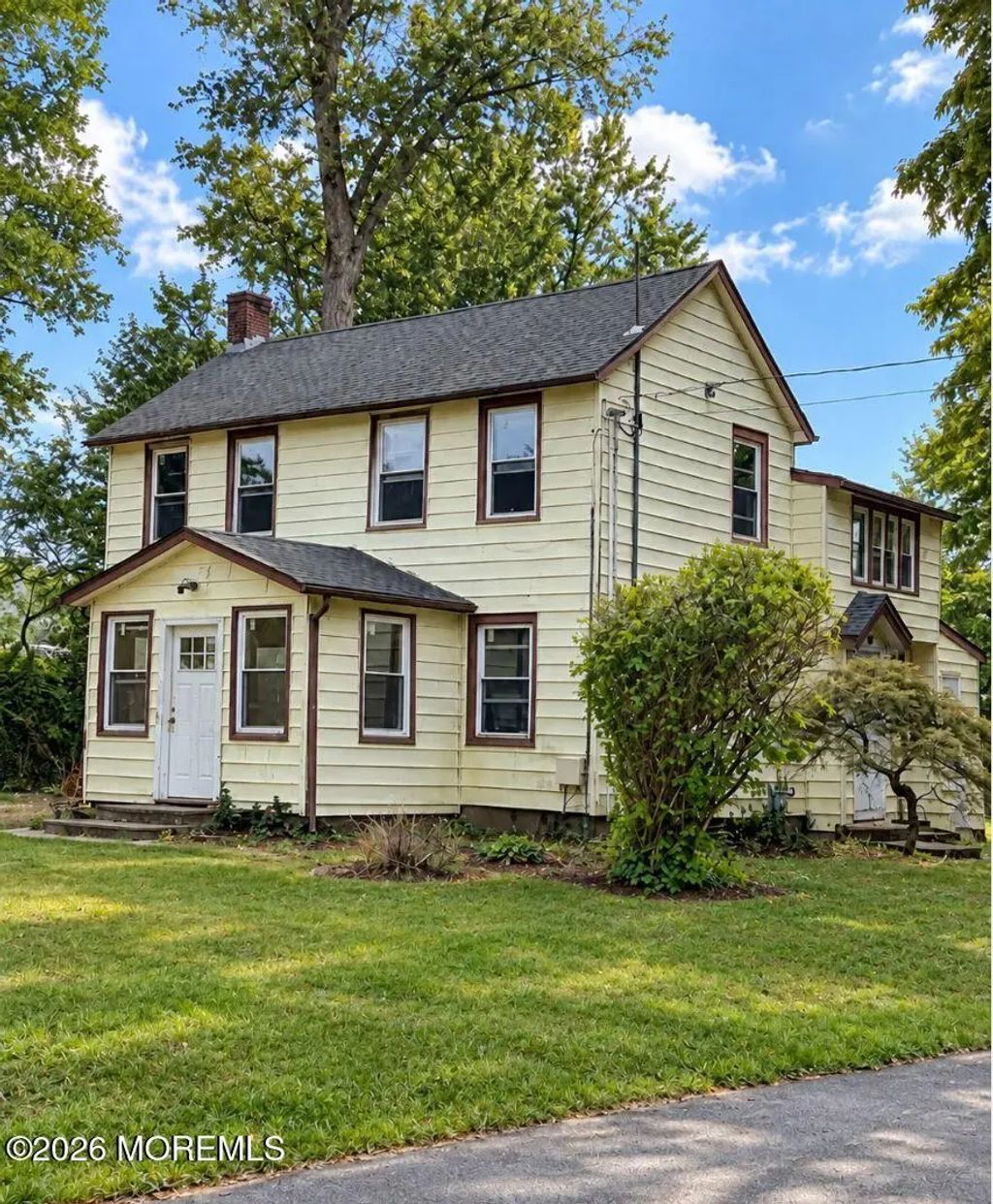 982 Nj-33, Freehold