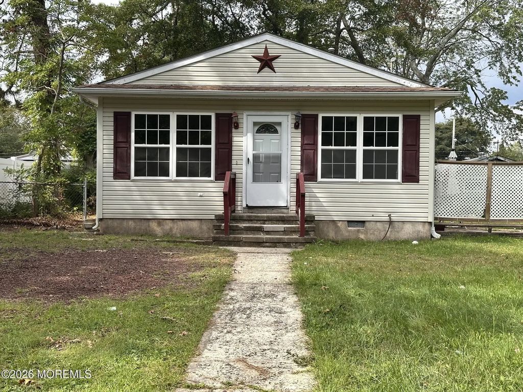 30 Walnut Street, Waretown