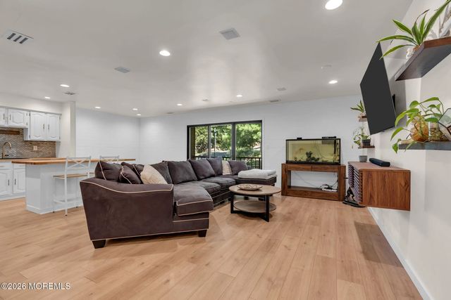 56 Inverness Court, Matawan