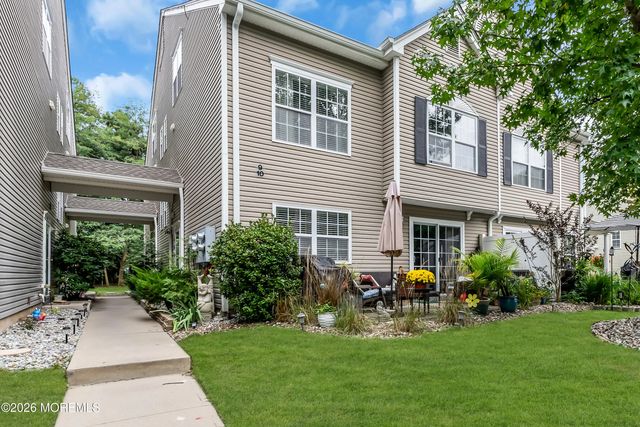 10 Topeka Court, Tinton Falls