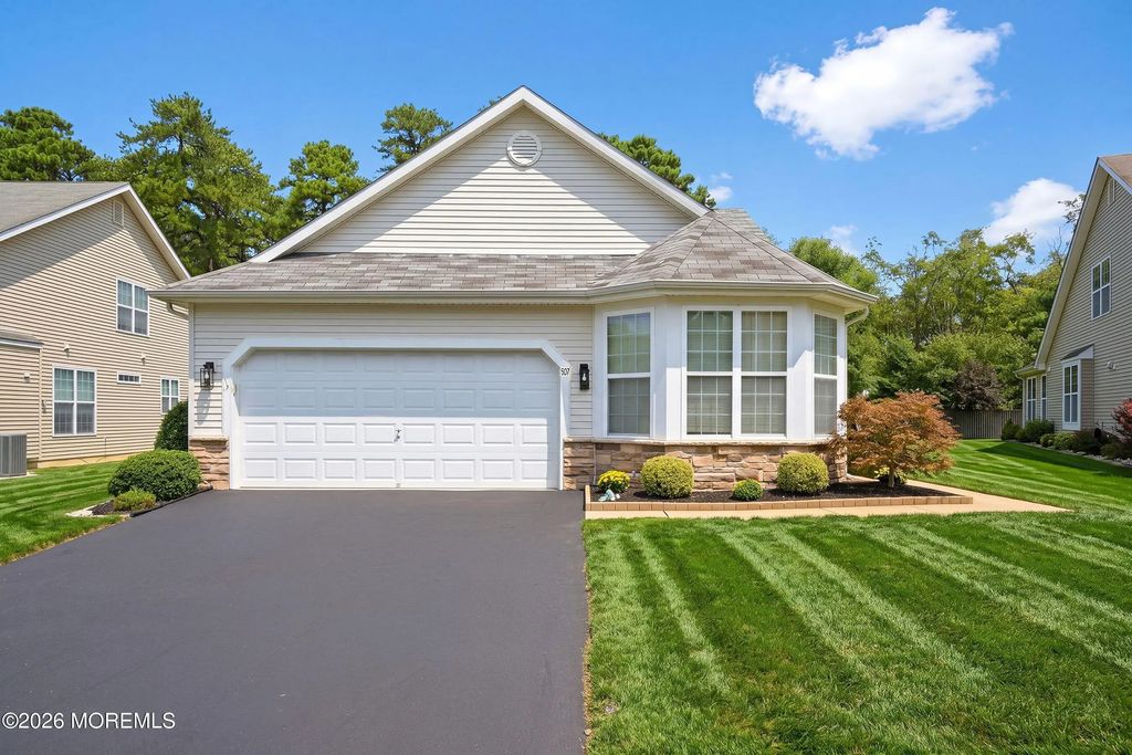 607 Timberline Lane, Whiting