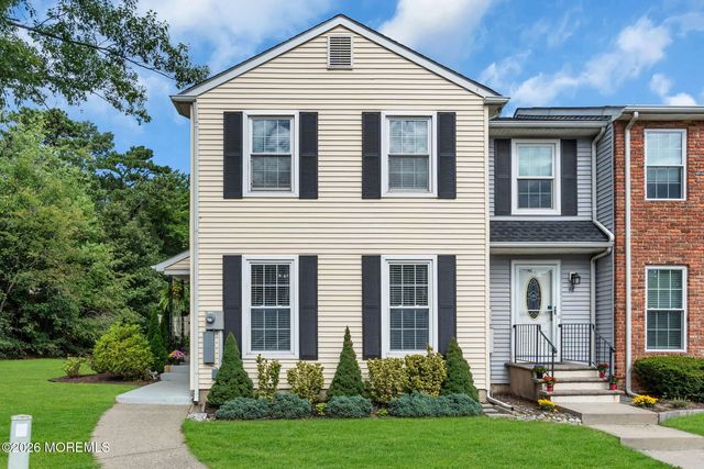 49 Lantern Lane, Sayreville