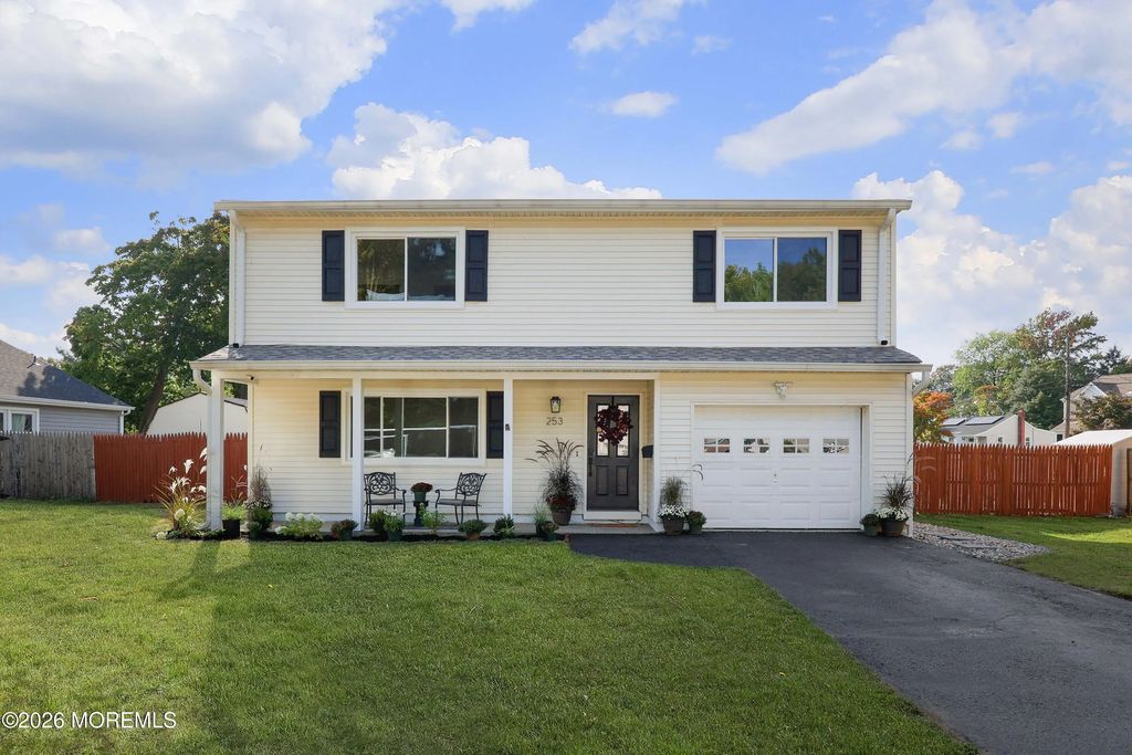 253 Forest Avenue, Middletown