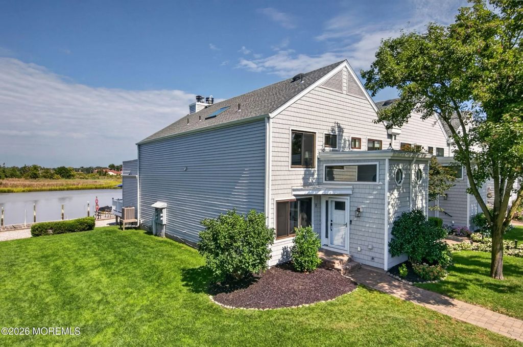 9 Bridgewaters Drive 8, Oceanport