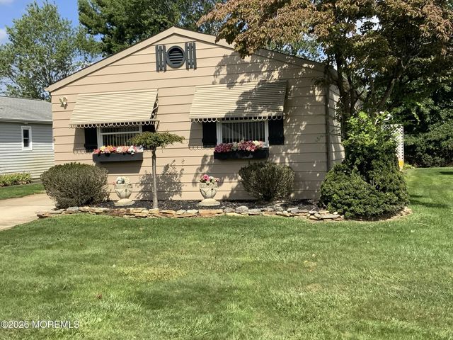 242 Harrington Drive N, Toms River
