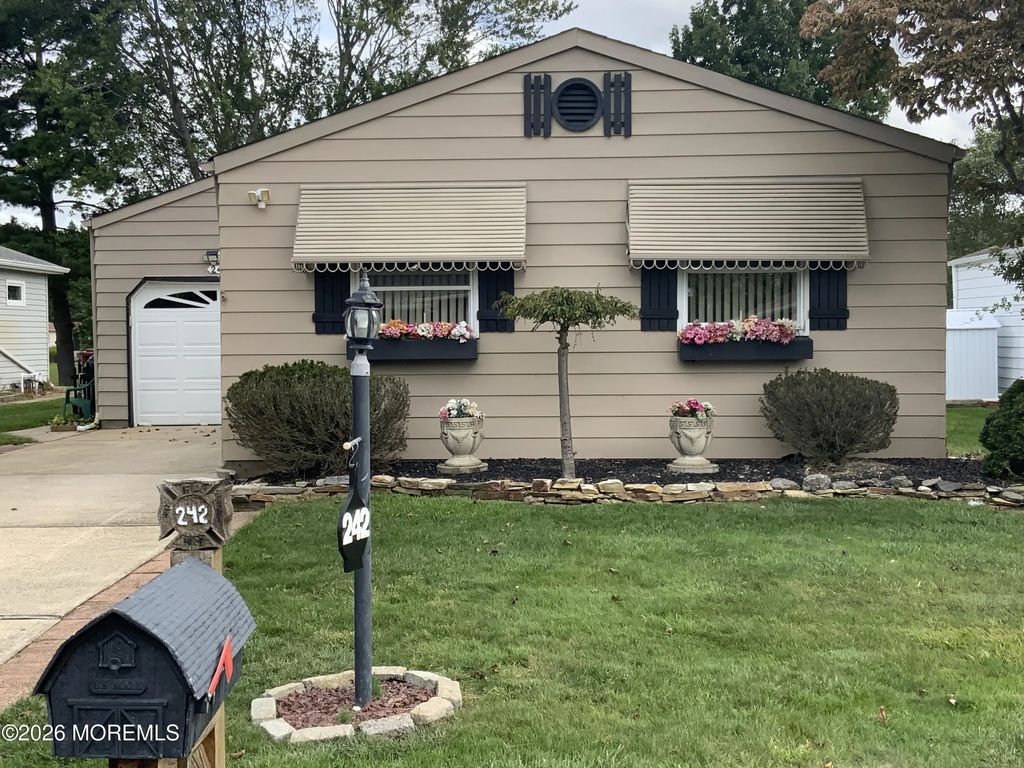 242 Harrington Drive N, Toms River