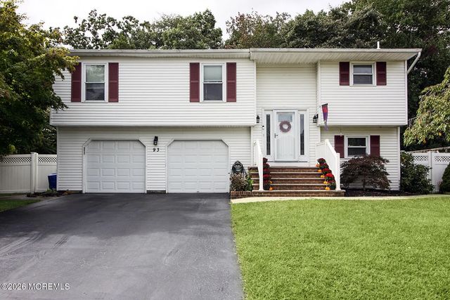 93 Starlight Road, Howell