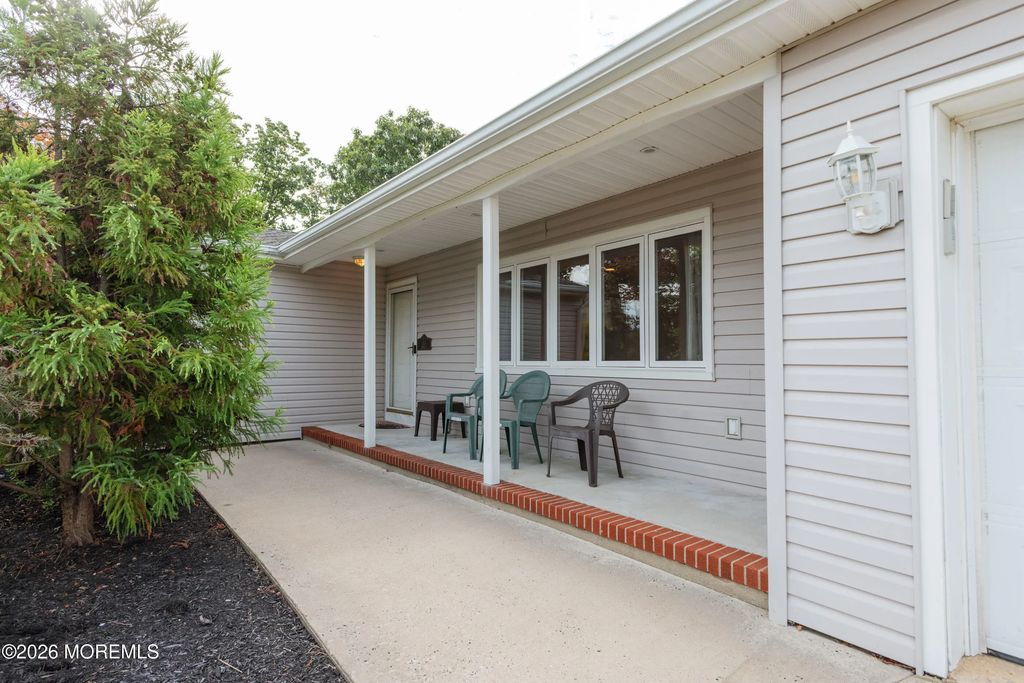466 Vassar Place, Brick