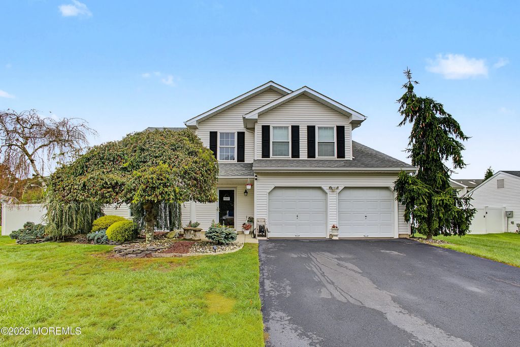 27 Silverbrooke Circle, Howell