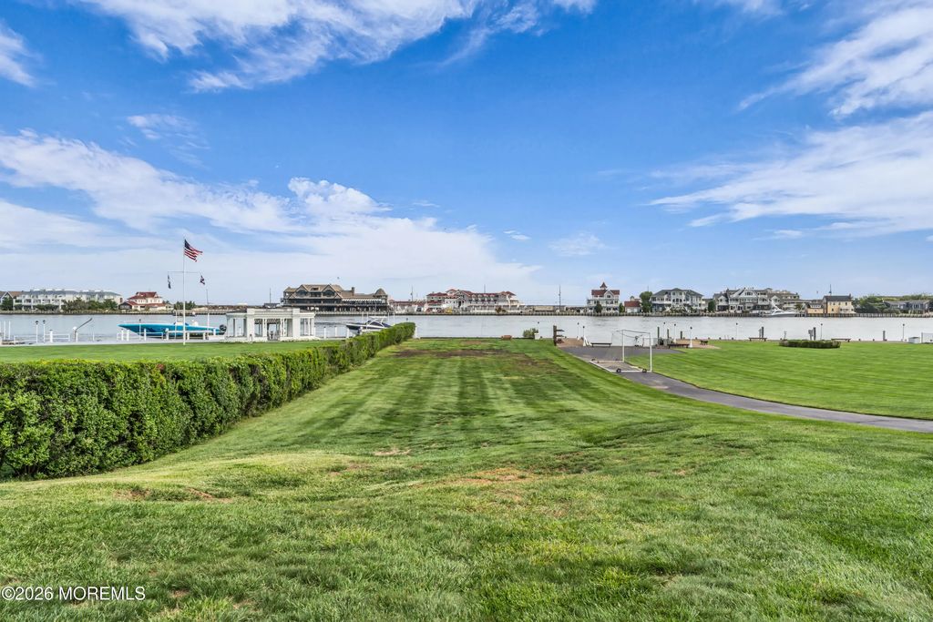 19 N Ward Avenue, Rumson