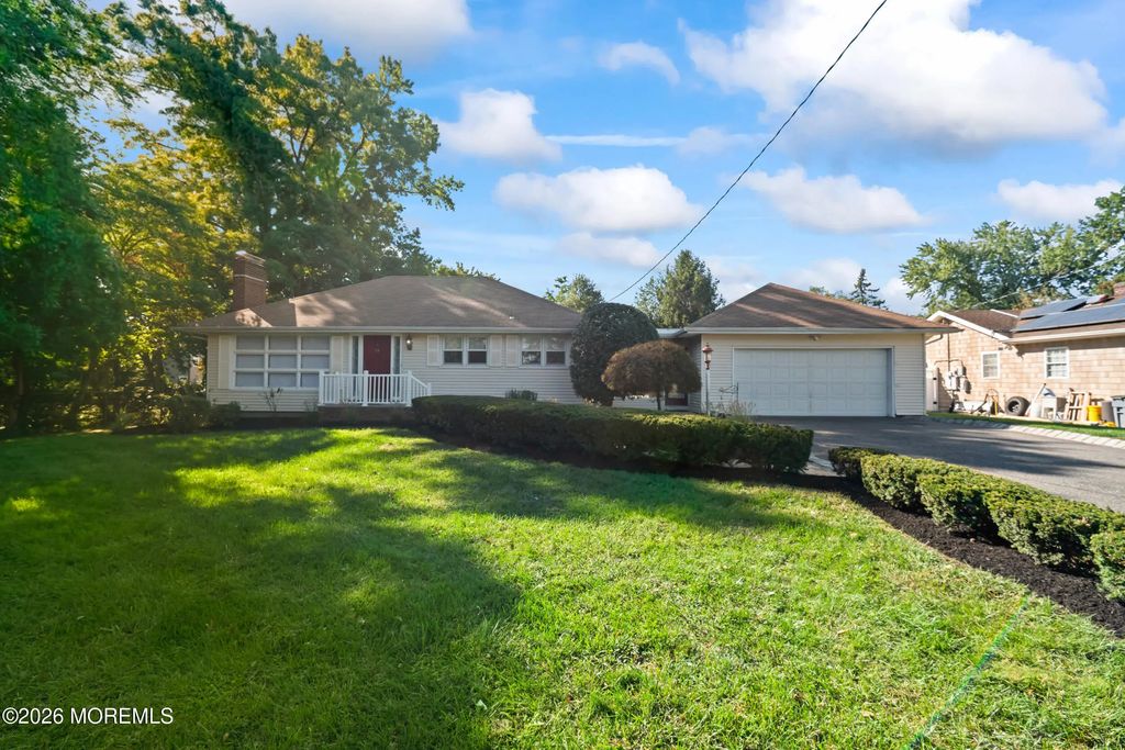 50 Parker Road, West Long Branch