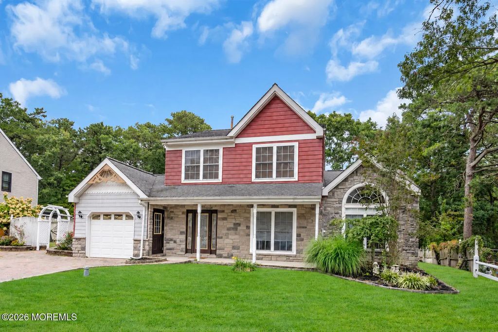 104 Spruce Circle N, Barnegat