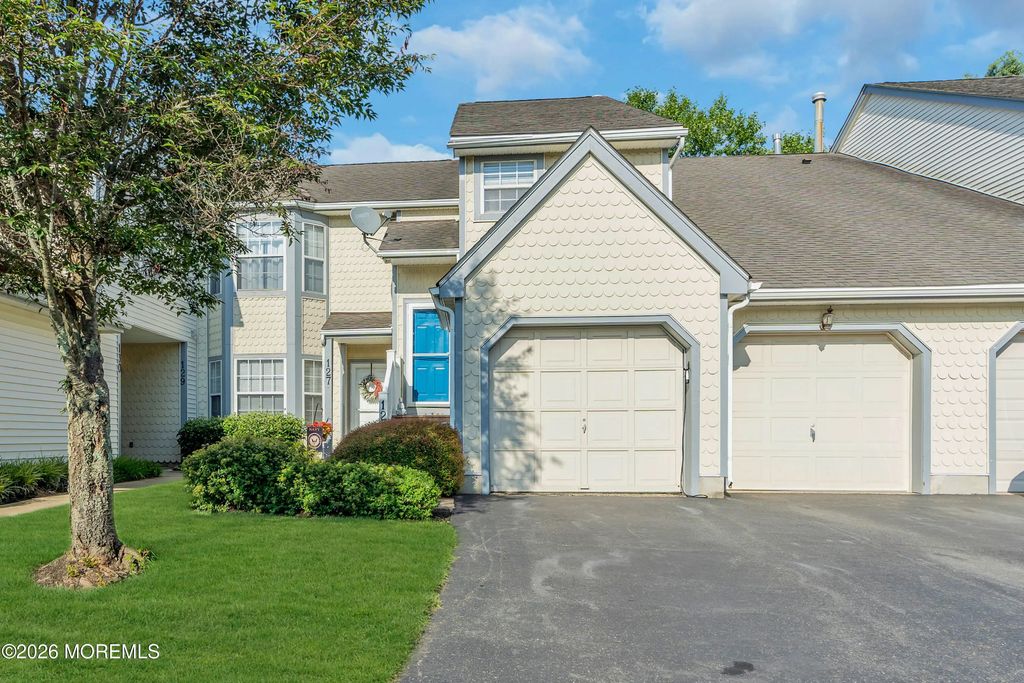 127 Evergreen Court, Freehold
