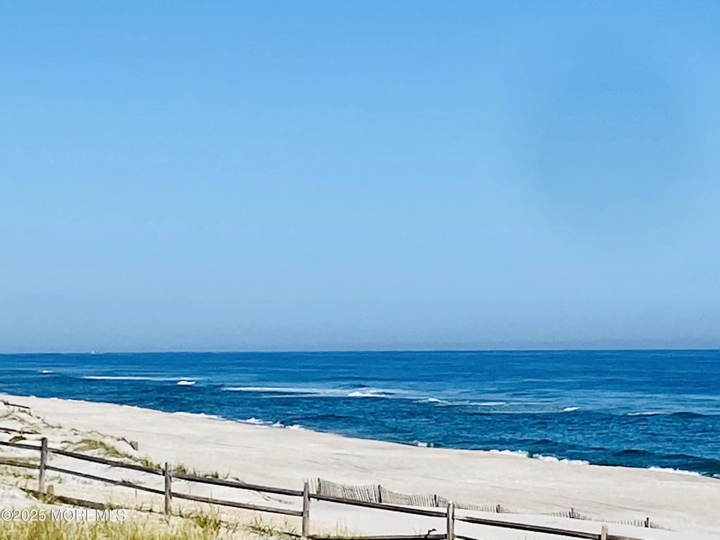 4 Camden Avenue Up, Lavallette