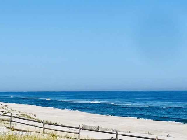 4 Camden Avenue Up, Lavallette