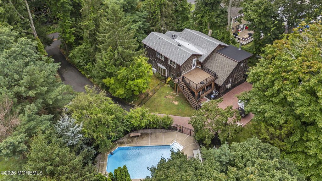2904 Hurley Pond Road, Wall