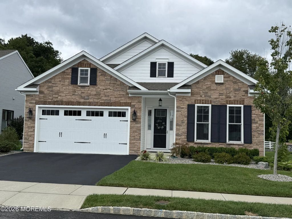 24 Sanctuary Lane, Farmingdale