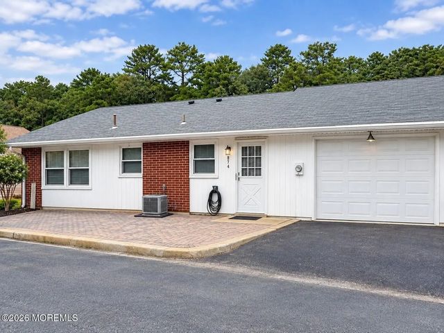 664d Plymouth Drive, Lakewood