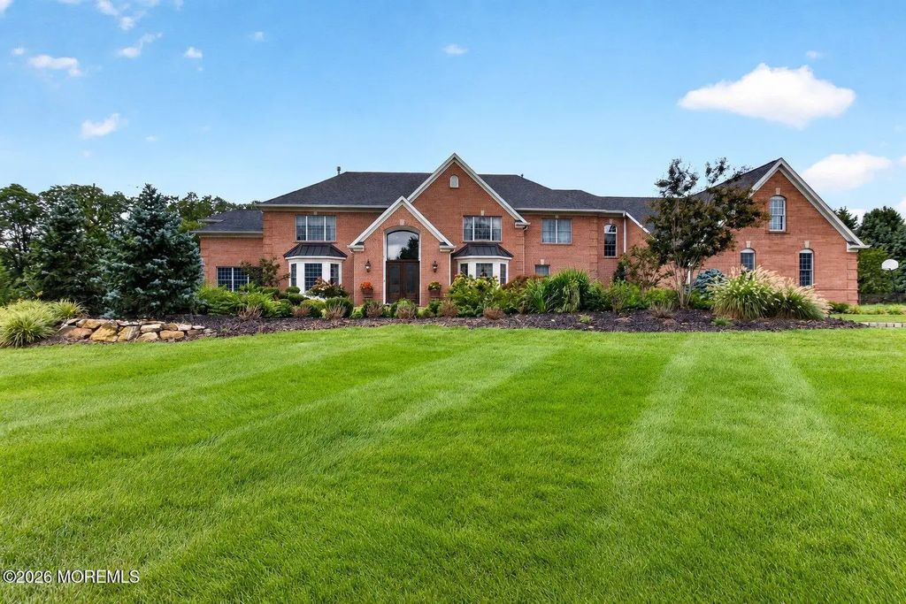 10 Maacka Drive, Holmdel