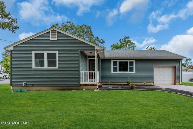 652 Berkeley Avenue, Beachwood