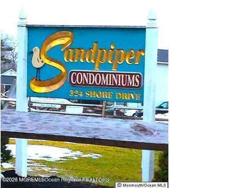 324 Shore Dr Drive B3, Highlands