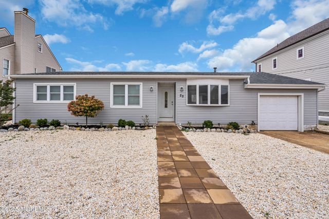 20 Venetian Court, Toms River