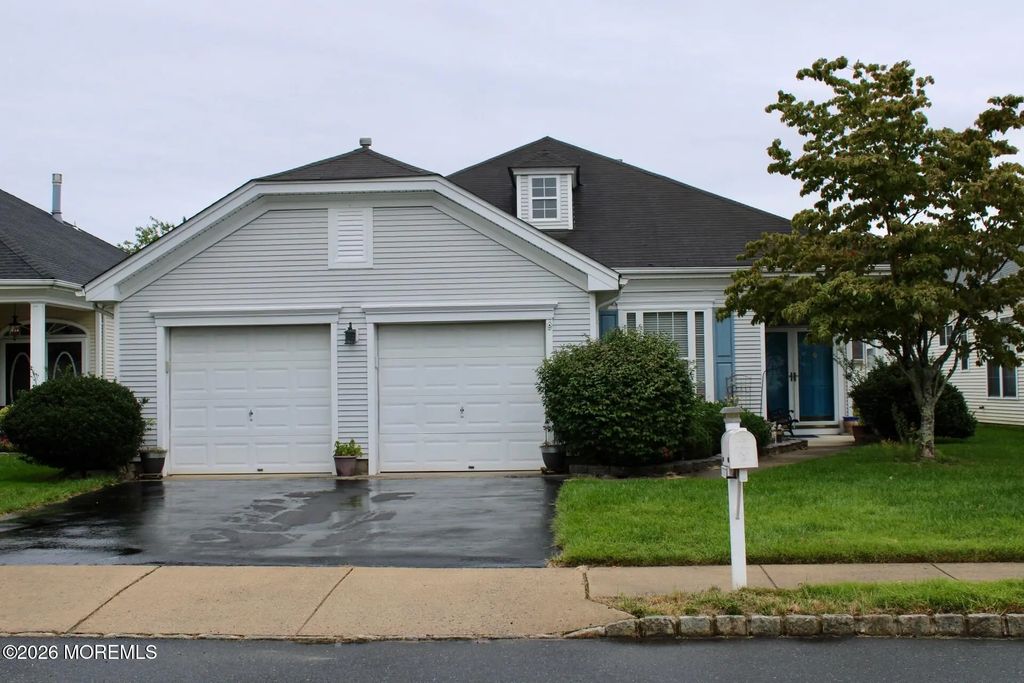 4 Summerlawn Drive, Lakewood