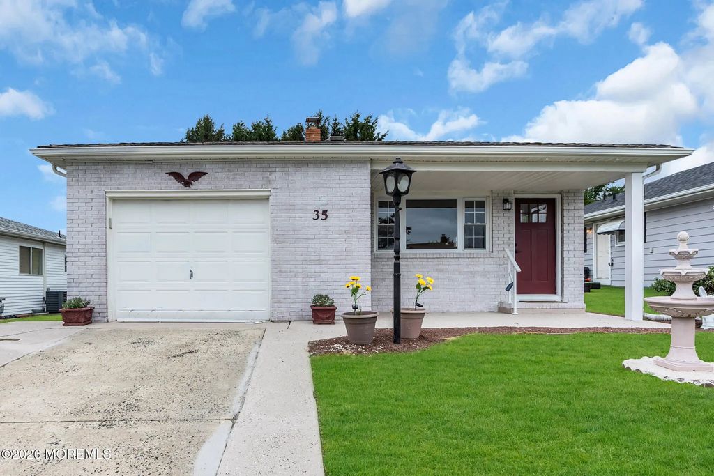 35 Puerto Vallarta Street, Toms River