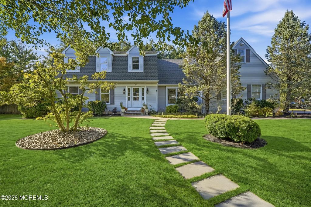 9 Lakeview Drive, Tinton Falls