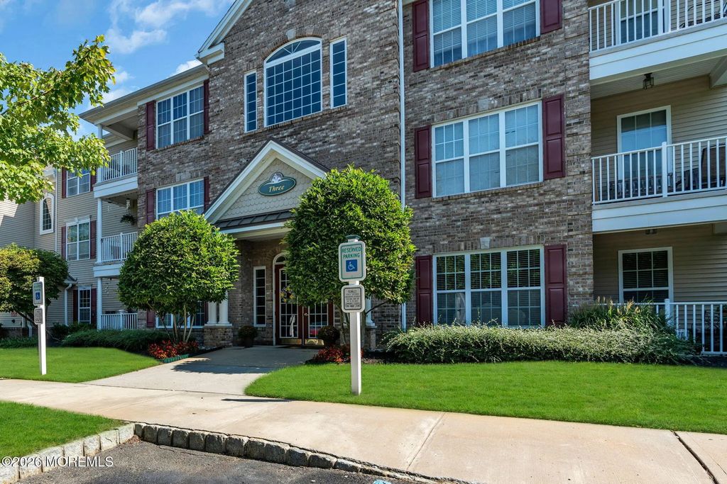 313 Sophee Lane, Lakewood