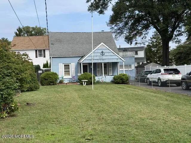 940 Curtis Avenue, Wall