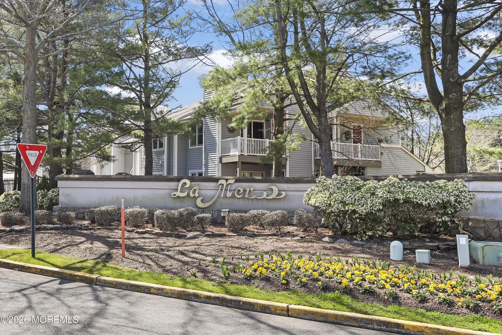 2202 Timber Ridge Court 2202, Parlin