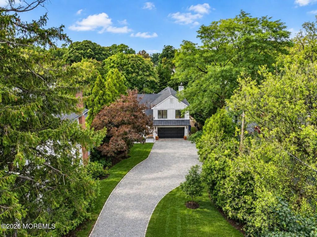 547 River Road, Fair Haven