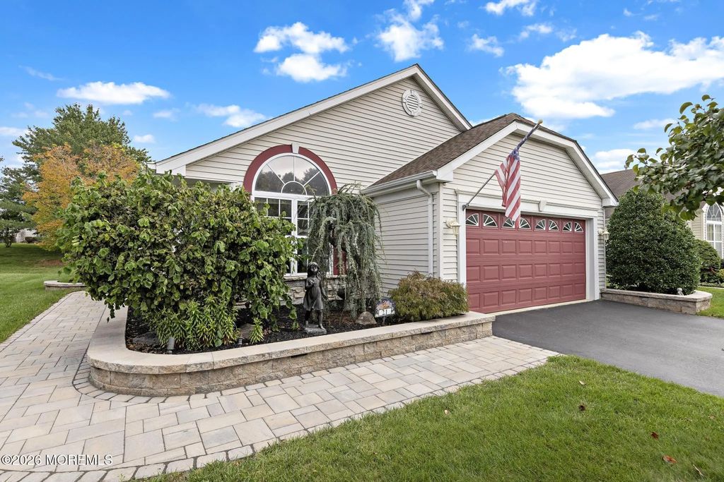 21 Schoolhouse Lane, Lakewood