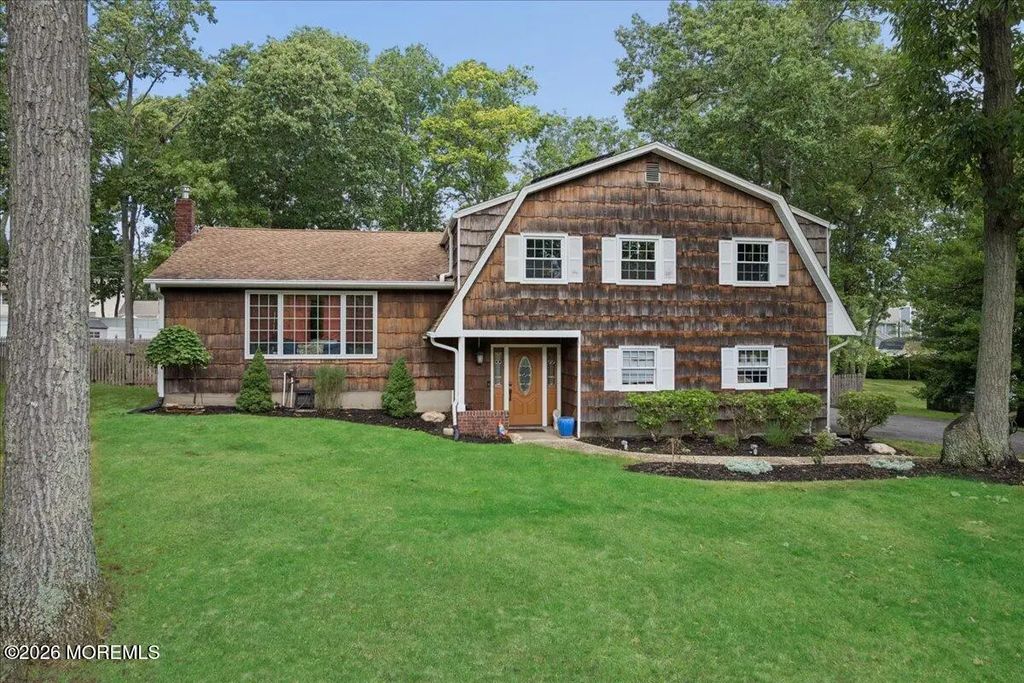 7 Sandspring Drive, Eatontown