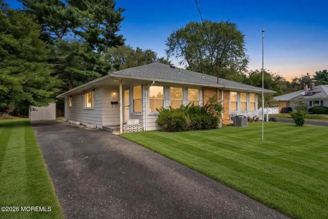 48 Berkshire Court, Toms River