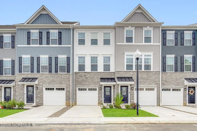 5 Pelham Ln, Bayville